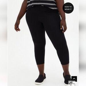 🆕️ 1X BLACK CROPPED SIGNATURE WAIST PREMIUM LEGGING